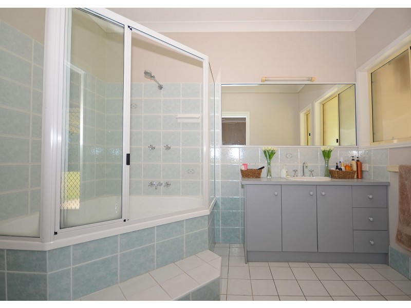 23-25 Jindera Court, Wondunna QLD 4655