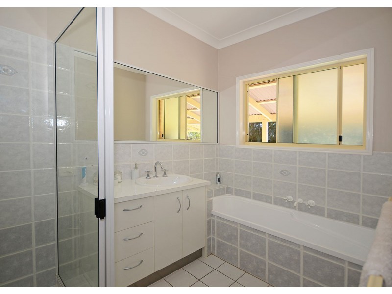 23-25 Jindera Court, Wondunna QLD 4655