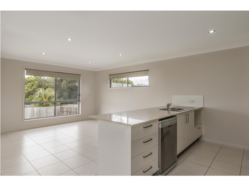 16 Steel Street, Nikenbah QLD 4655