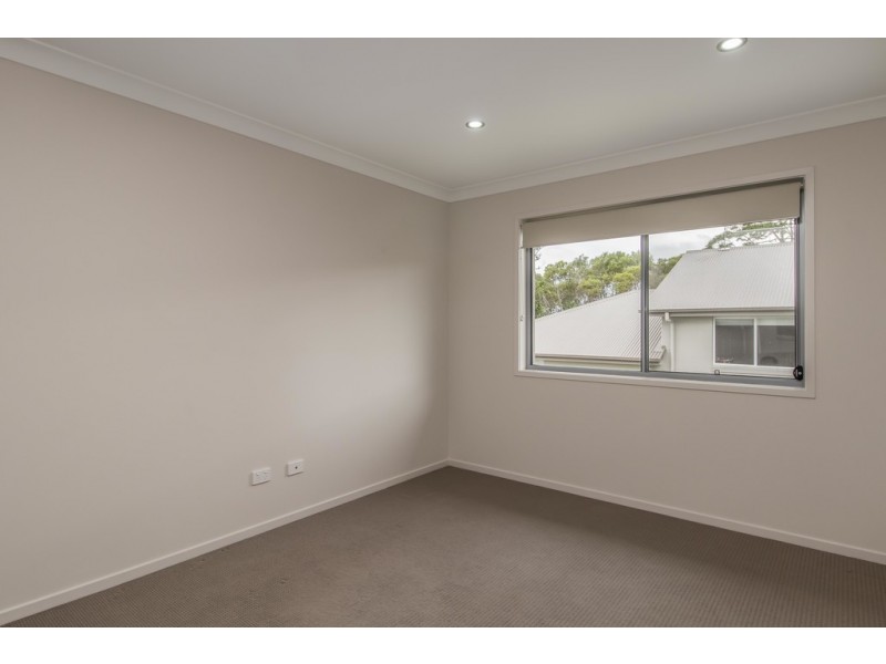 16 Steel Street, Nikenbah QLD 4655