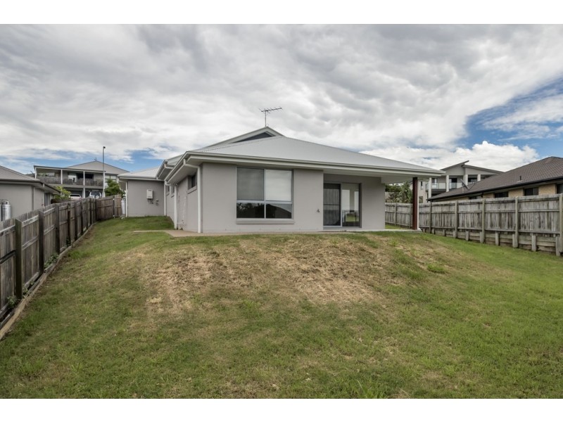 16 Steel Street, Nikenbah QLD 4655