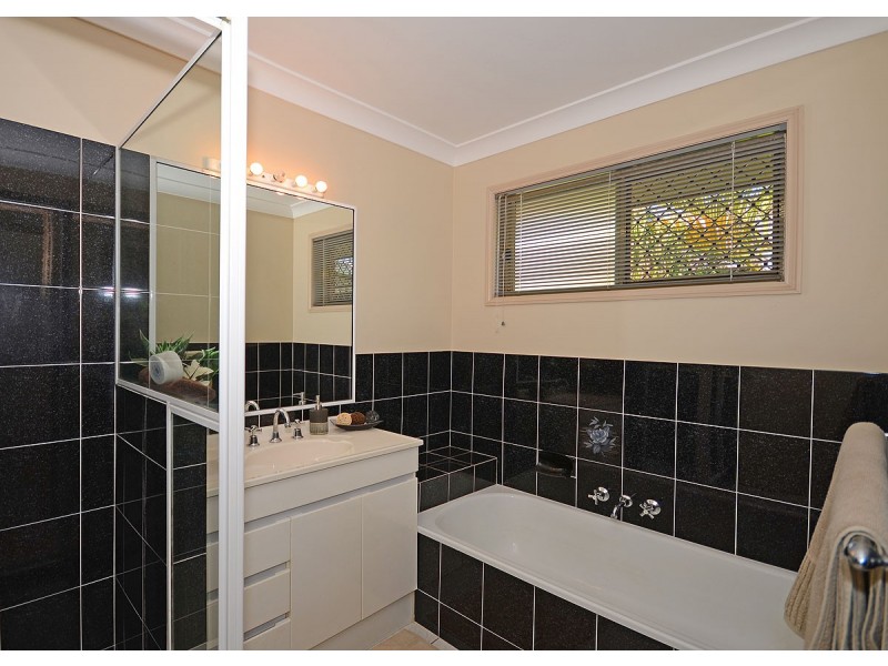 4 Elm Court, Kawungan QLD 4655