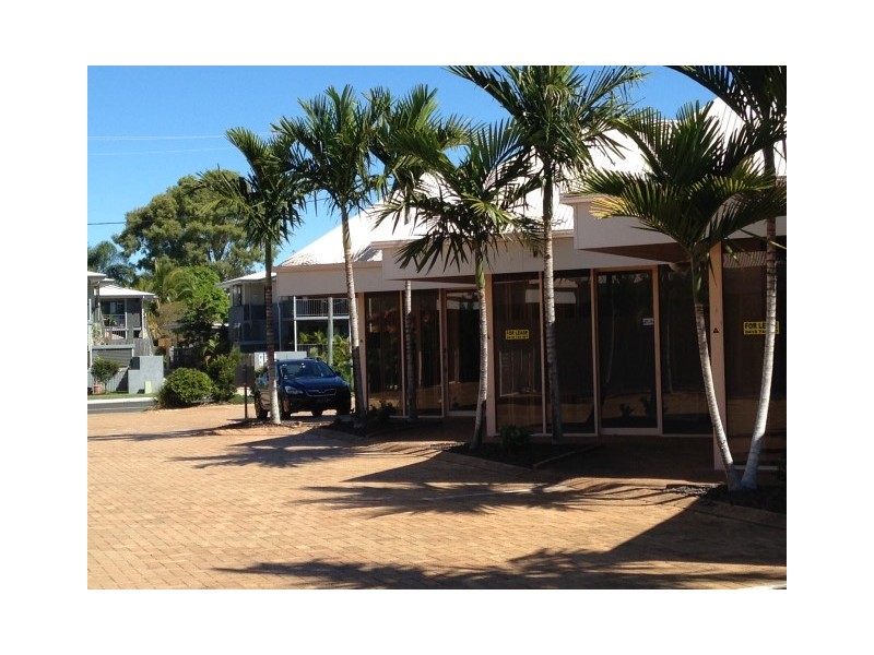 564-565 Esplanade, Urangan QLD 4655