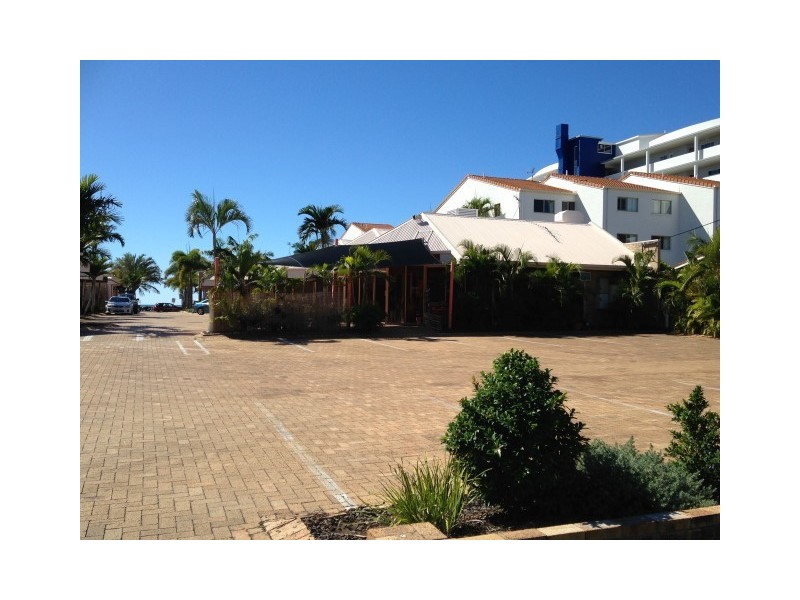 564-565 Esplanade, Urangan QLD 4655