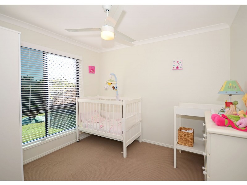5 Carolyn St, Dundowran Beach QLD 4655