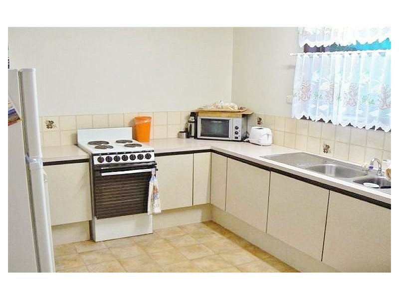 39 Hansen Street, Urangan QLD 4655