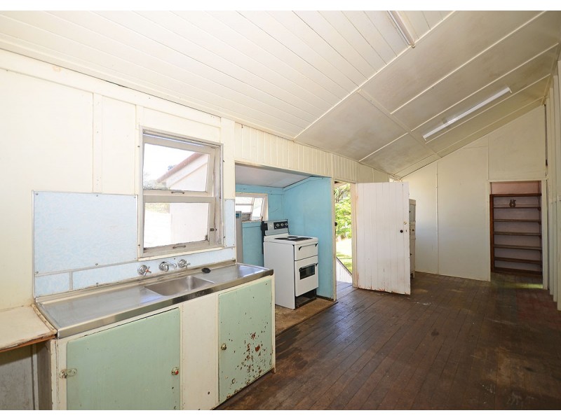 12 Spence Street, Point Vernon QLD 4655