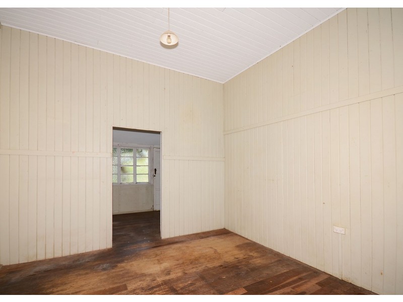 12 Spence Street, Point Vernon QLD 4655