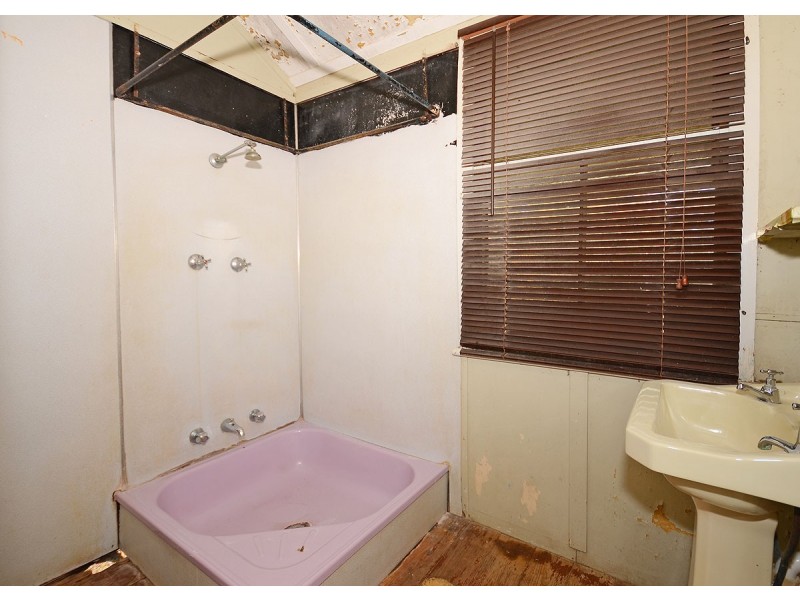 12 Spence Street, Point Vernon QLD 4655