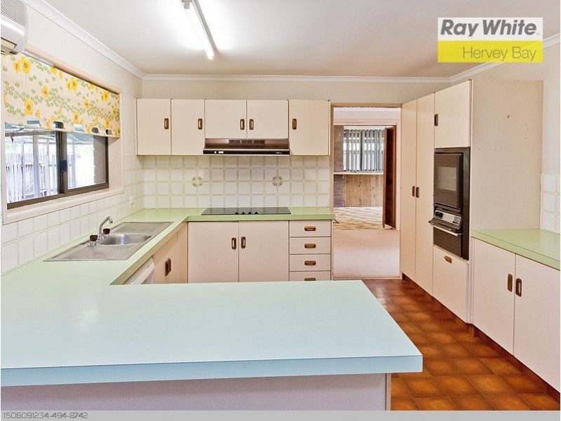 11 Shore Road E, Urangan QLD 4655