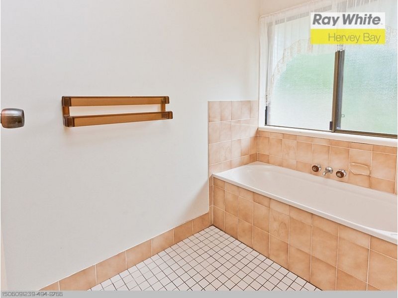 11 Shore Road E, Urangan QLD 4655