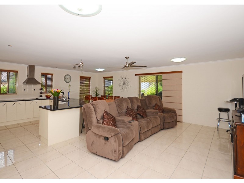 17 Pinehurst Drive, Wondunna QLD 4655