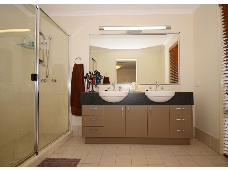 17 Pinehurst Drive, Wondunna QLD 4655