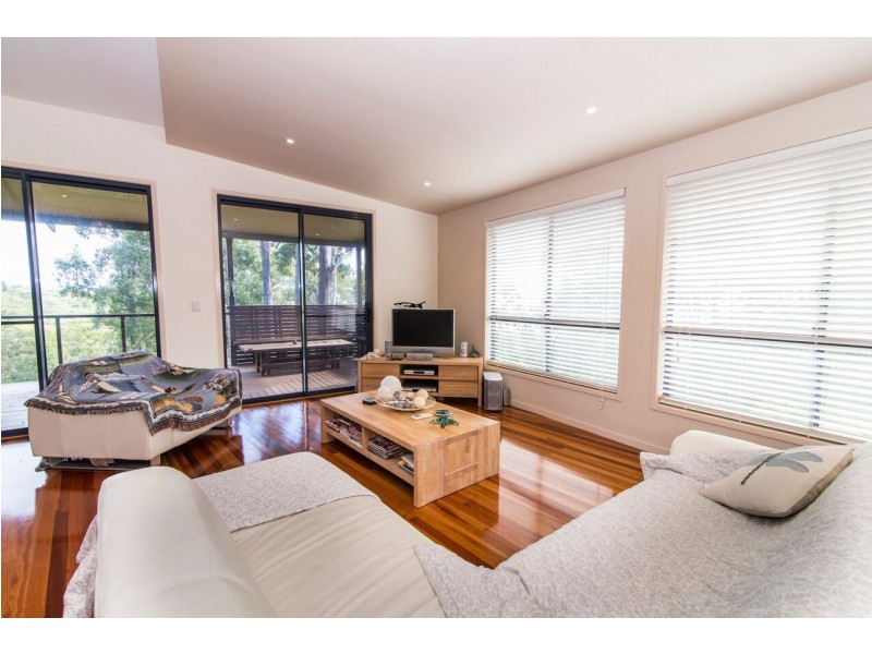 House 25 Kingfisher Heights Est, Fraser Island QLD 4581