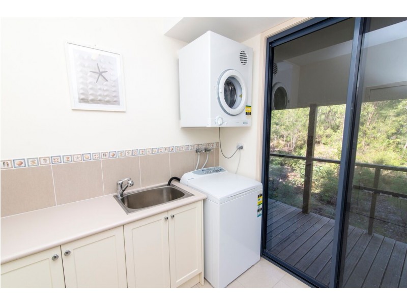 House 25 Kingfisher Heights Est, Fraser Island QLD 4581