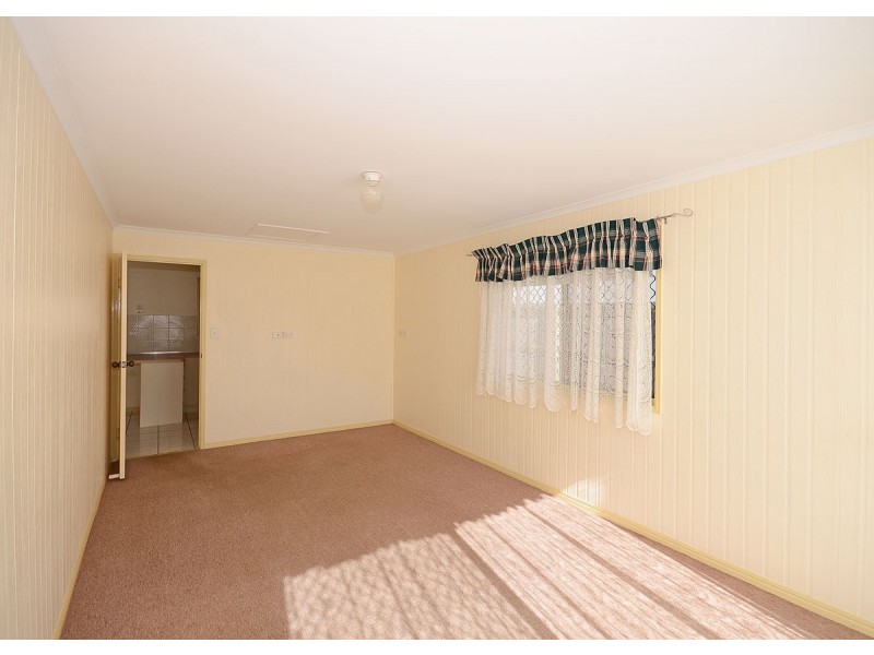 7 Satinay Street, Urangan QLD 4655