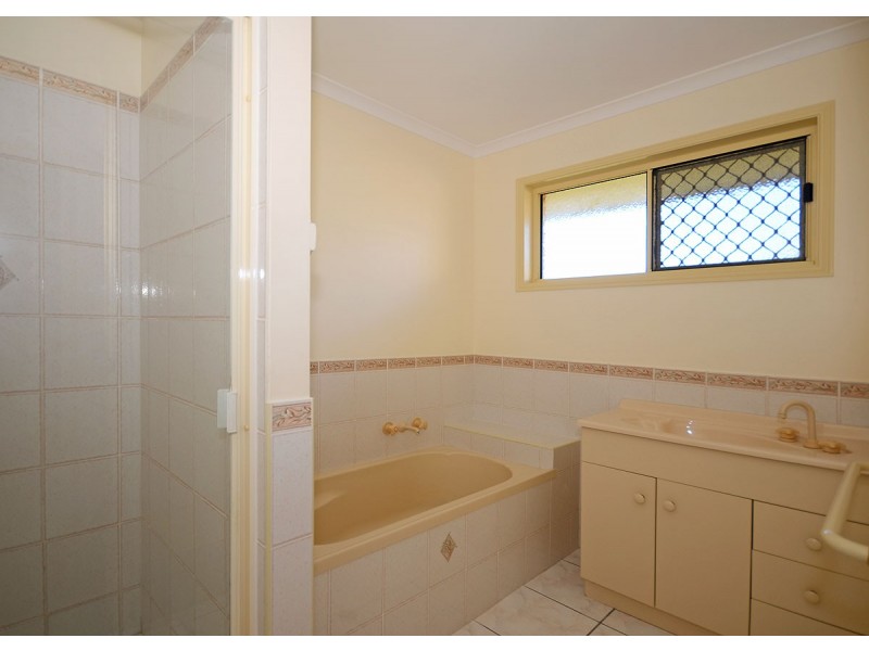 7 Satinay Street, Urangan QLD 4655