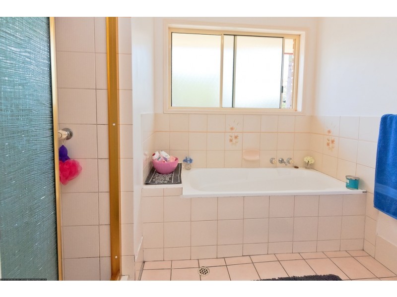 10 Wattlebird Lane, Eli Waters QLD 4655