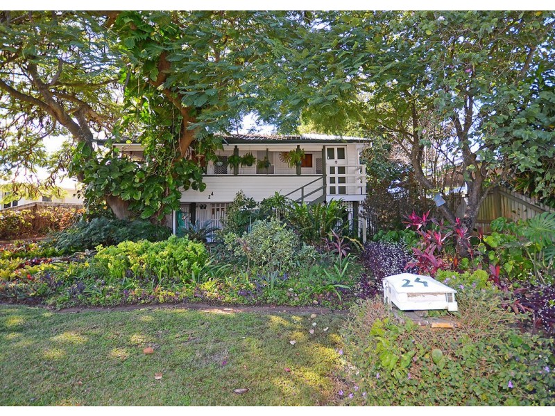 24 Eric Street, Torquay QLD 4655