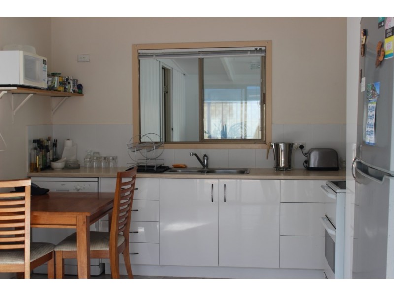 28 Esplanade, Point Vernon QLD 4655