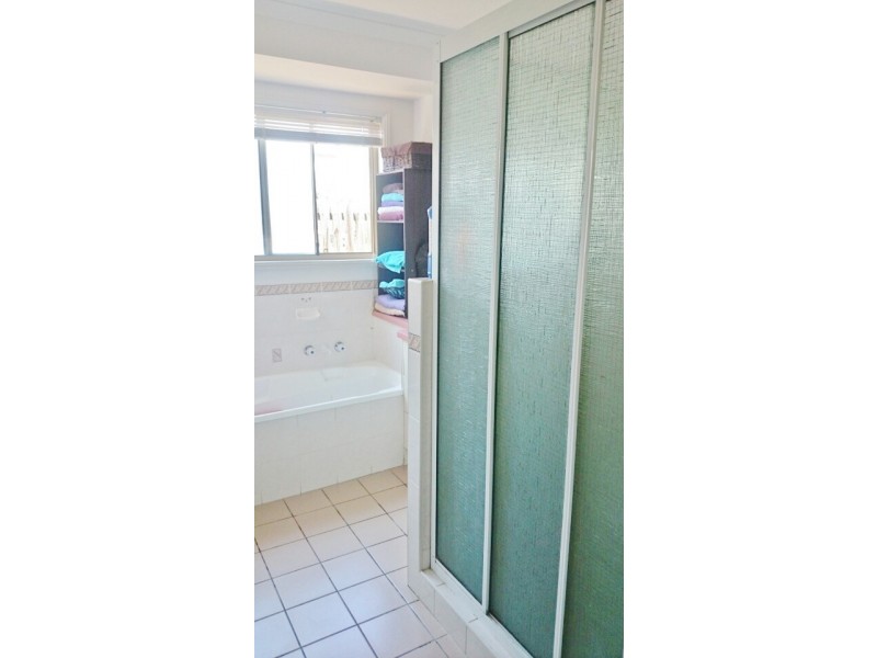 42 Bunker Avenue, Urraween QLD 4655