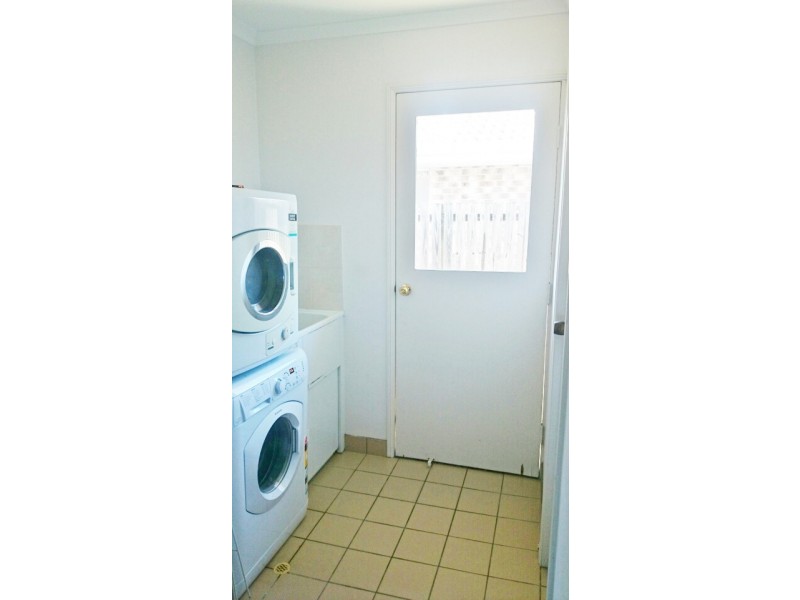 42 Bunker Avenue, Urraween QLD 4655