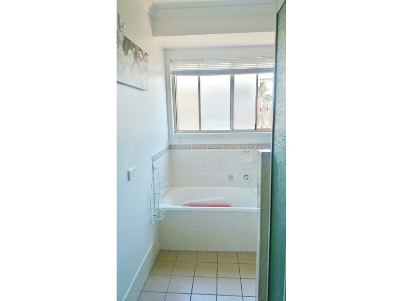 42 Bunker Avenue, Urraween QLD 4655