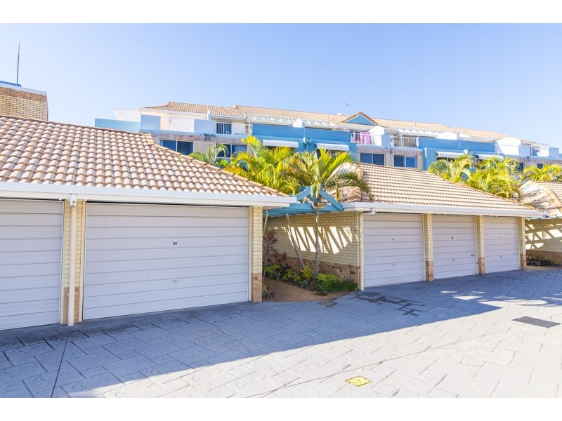 137/17 Buccaneer Drive, Urangan QLD 4655