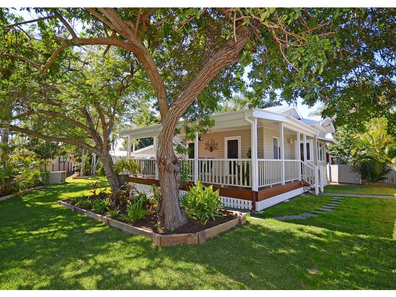 28 Kent Street, Urangan QLD 4655