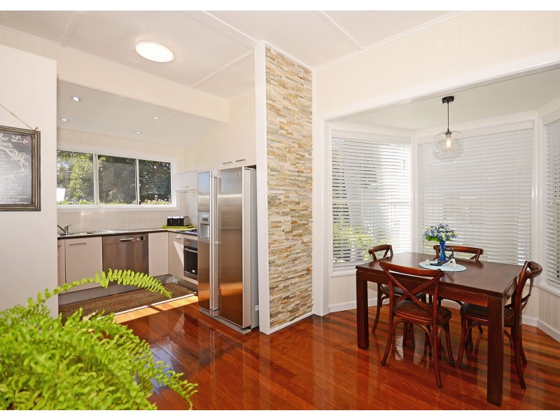 28 Kent Street, Urangan QLD 4655