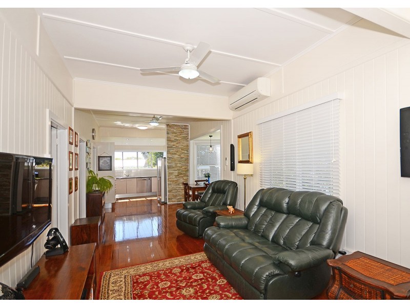 28 Kent Street, Urangan QLD 4655