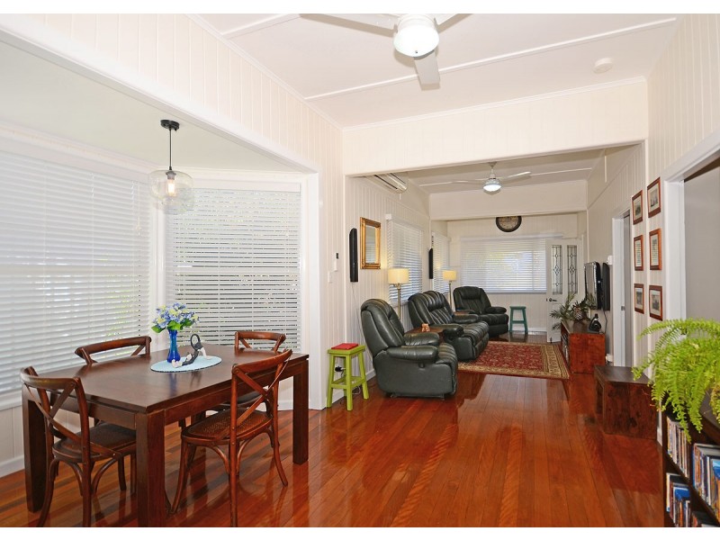 28 Kent Street, Urangan QLD 4655