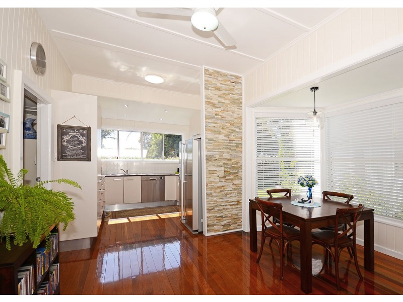 28 Kent Street, Urangan QLD 4655