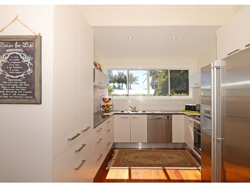 28 Kent Street, Urangan QLD 4655