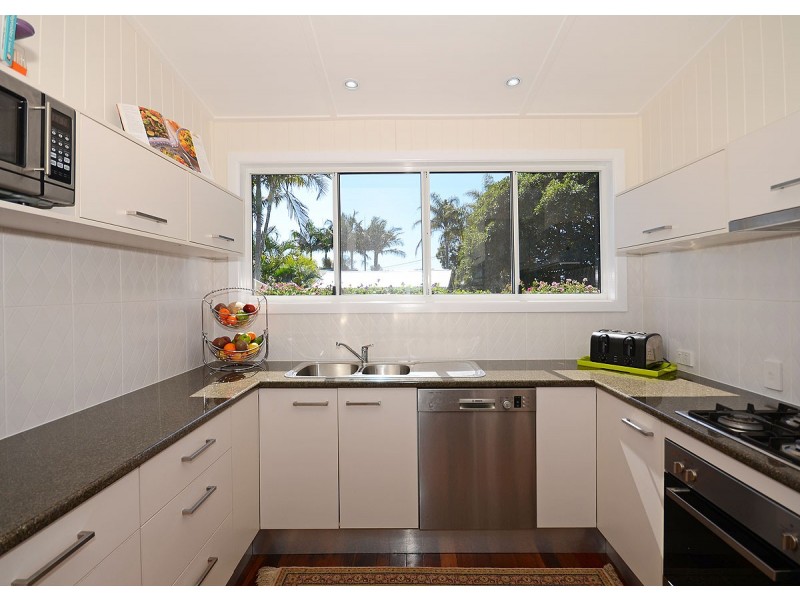 28 Kent Street, Urangan QLD 4655