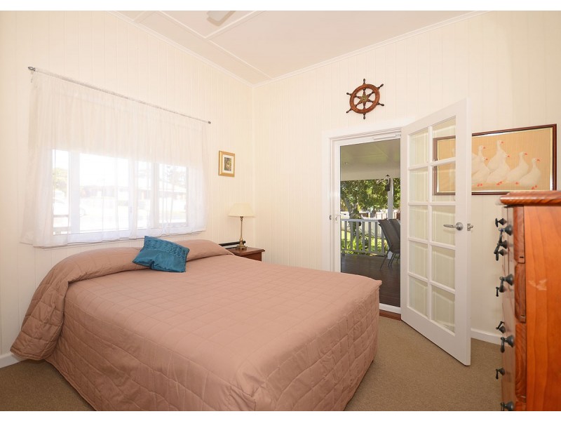 28 Kent Street, Urangan QLD 4655