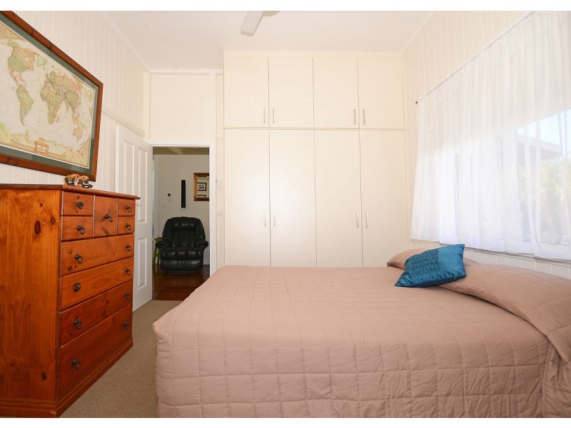 28 Kent Street, Urangan QLD 4655