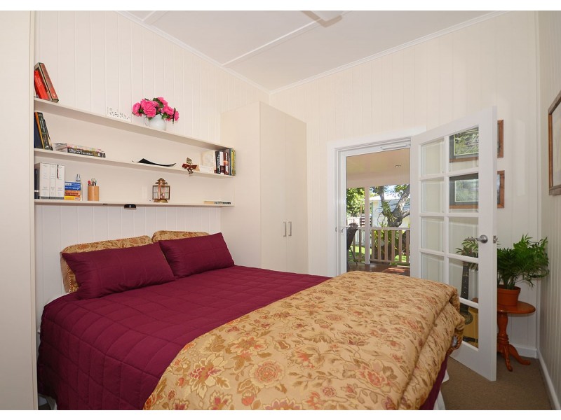 28 Kent Street, Urangan QLD 4655