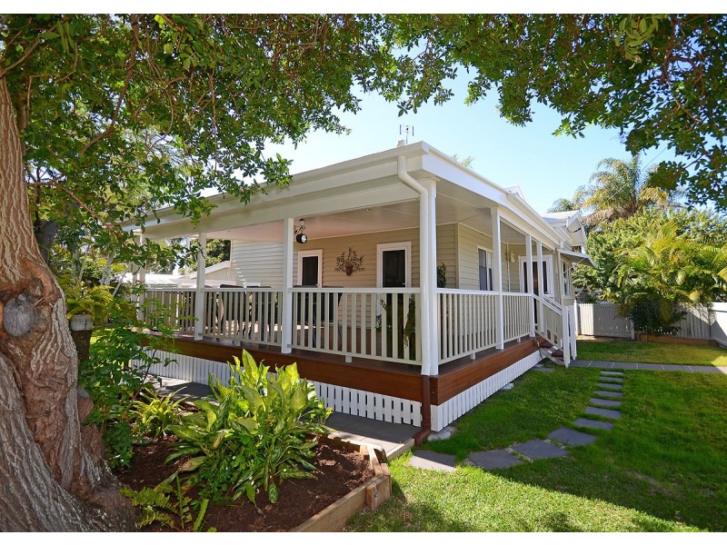 28 Kent Street, Urangan QLD 4655
