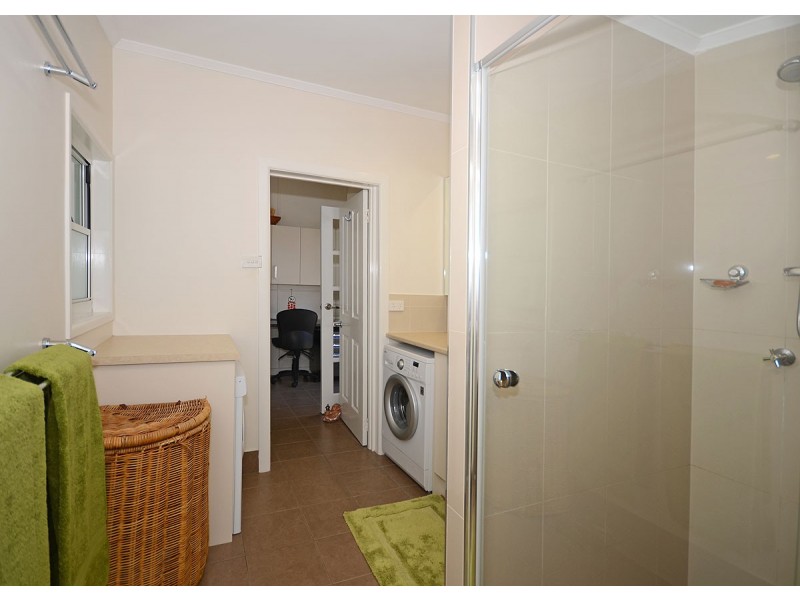 28 Kent Street, Urangan QLD 4655