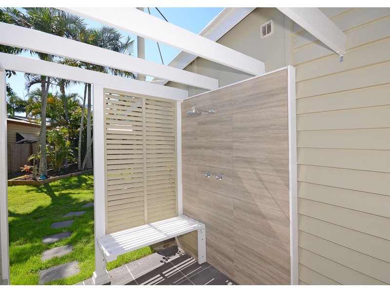 28 Kent Street, Urangan QLD 4655