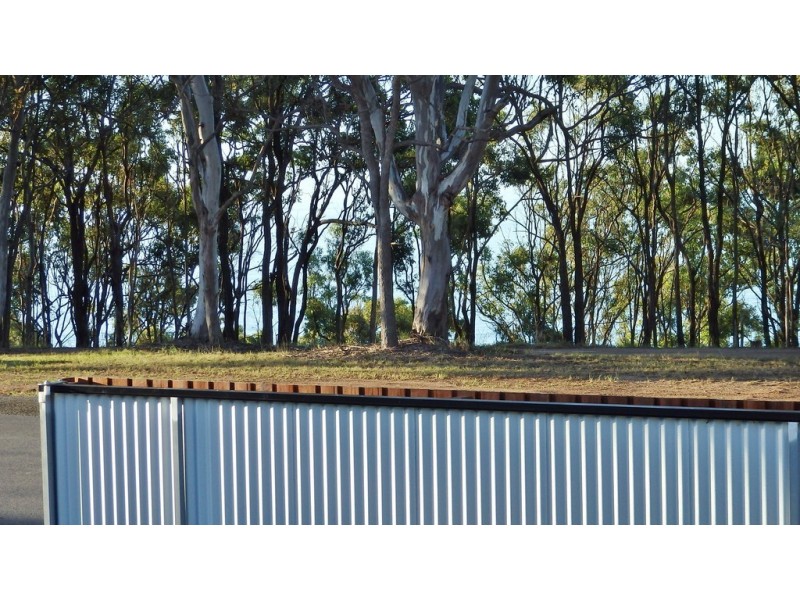 42 Esplanade, Point Vernon QLD 4655