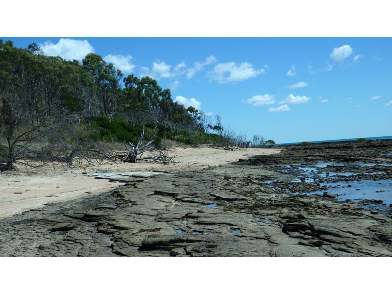42 Esplanade, Point Vernon QLD 4655