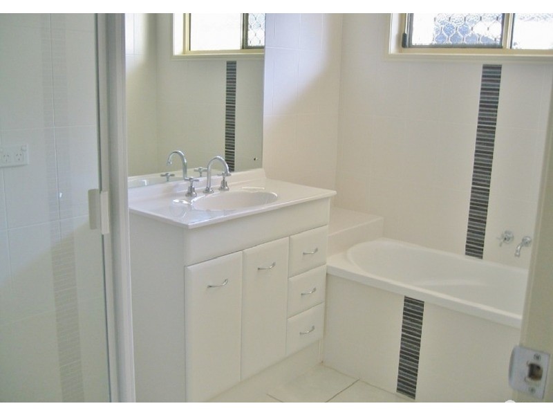 8 Earl St Vincent Drive, Eli Waters QLD 4655