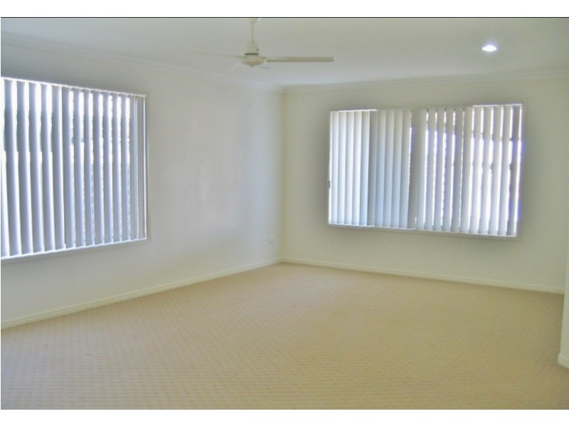 8 Earl St Vincent Drive, Eli Waters QLD 4655