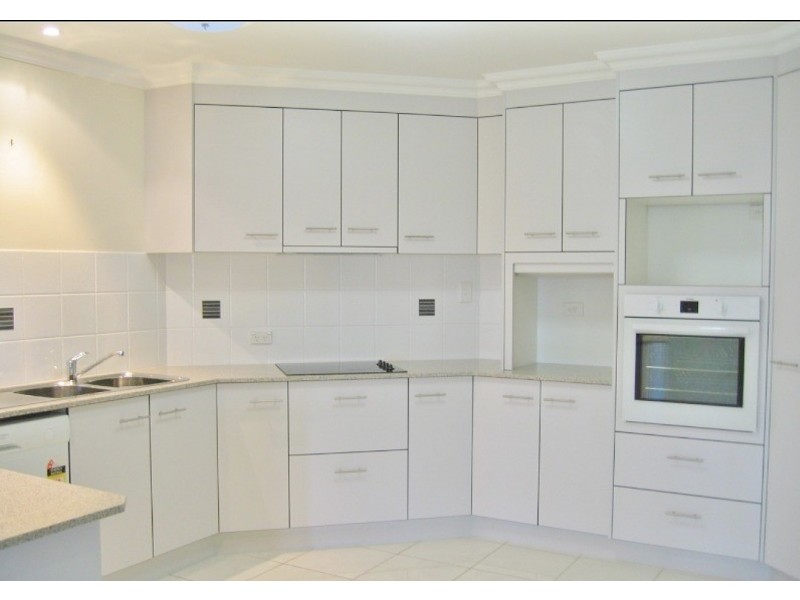 8 Earl St Vincent Drive, Eli Waters QLD 4655