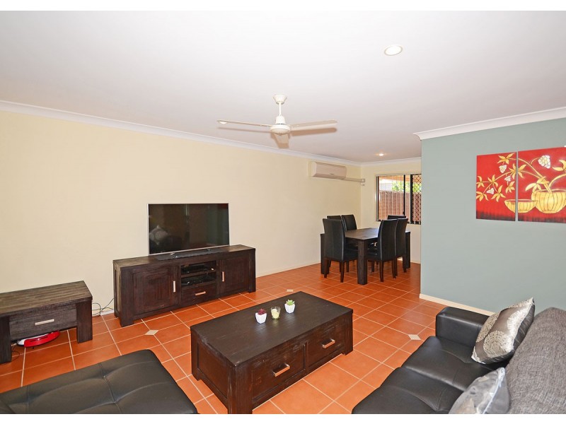2/2 Orchid Avenue, Urangan QLD 4655