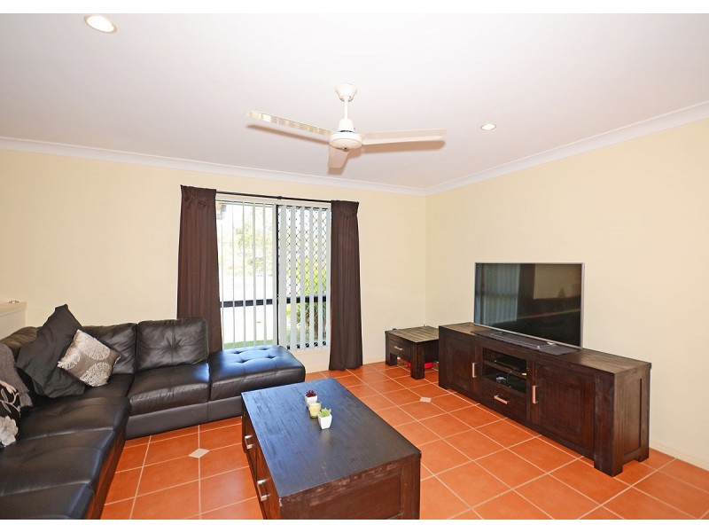 2/2 Orchid Avenue, Urangan QLD 4655