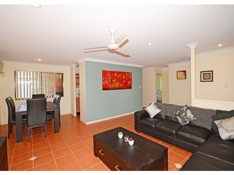 2/2 Orchid Avenue, Urangan QLD 4655