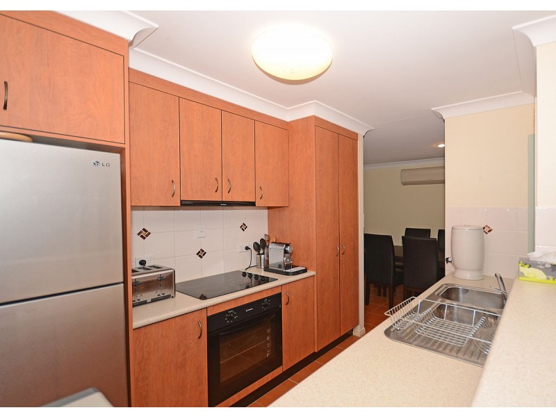 2/2 Orchid Avenue, Urangan QLD 4655